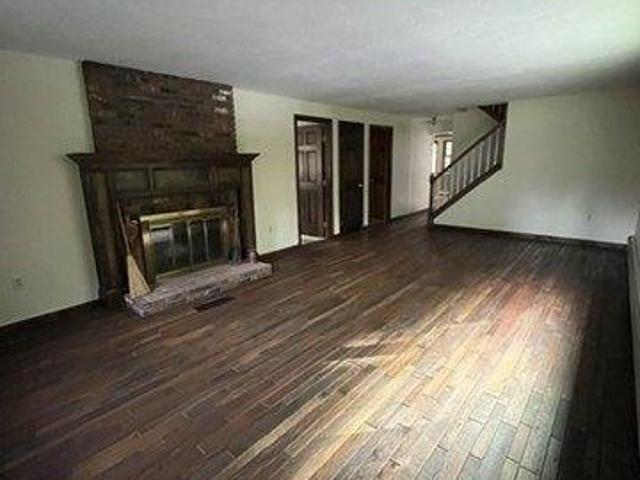 house with 4 bedroom, Millbury MA ES105400496