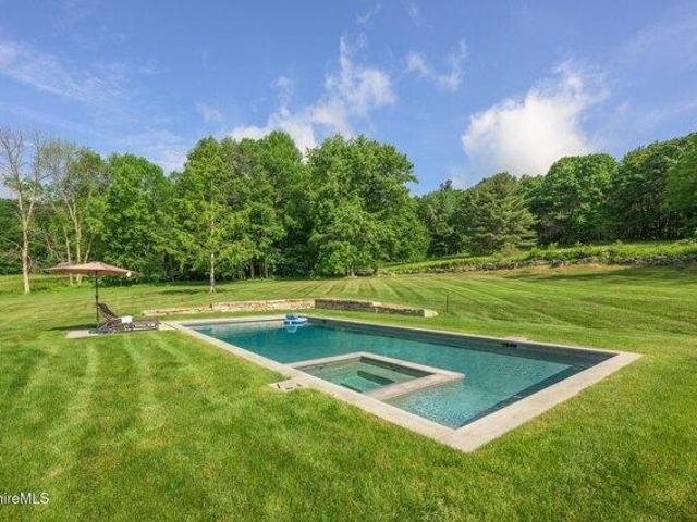 house with 4 bedroom, Monterey MA ES104477089