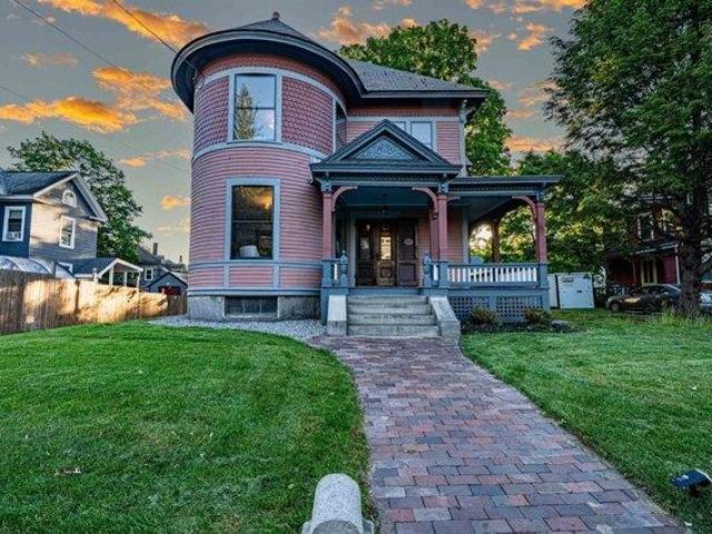 house with 4 bedroom, Nashua NH ES104042168