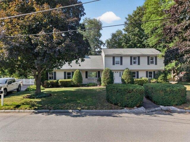 house with 4 bedroom, Nashua NH ES105561677