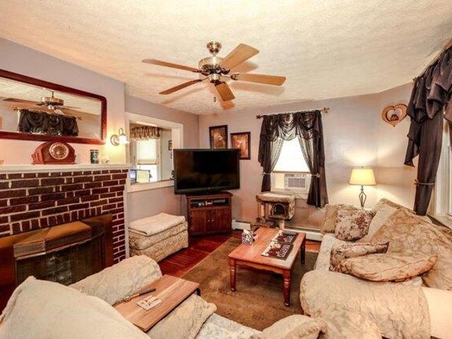 house with 4 bedroom, Nashua NH ES105955877