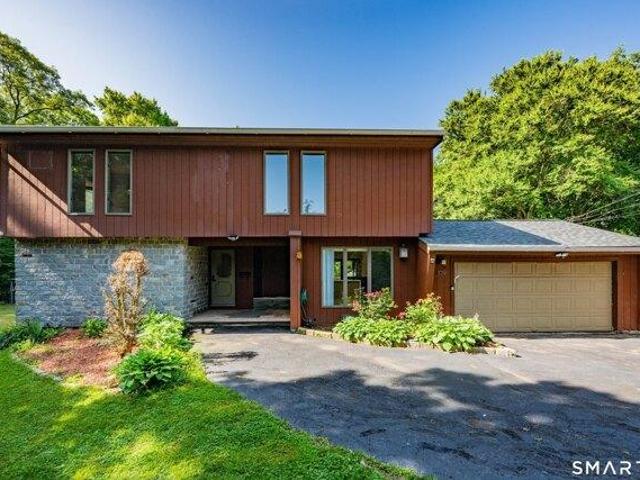 house with 4 bedroom, Naugatuck CT ES105552480