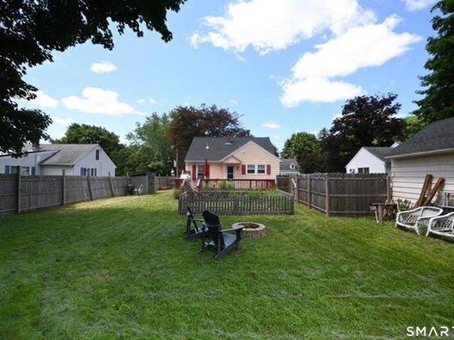 house with 4 bedroom, Naugatuck CT ES105562656