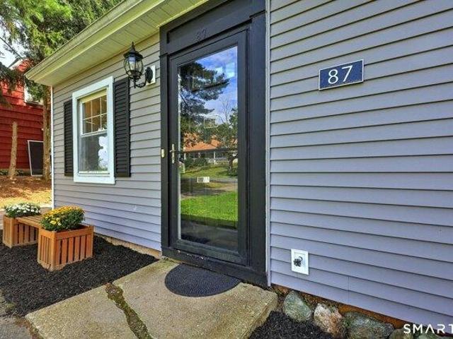 house with 4 bedroom, Naugatuck CT ES105611406