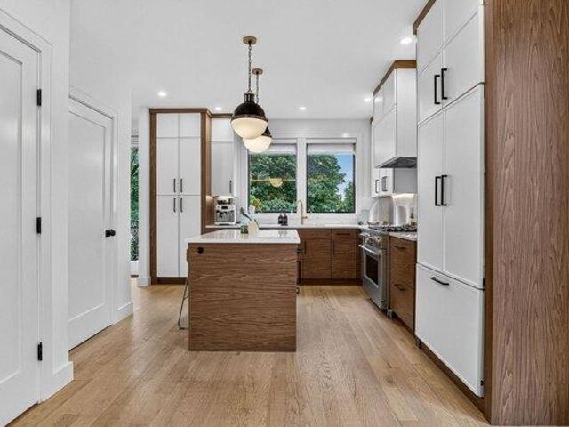 house with 4 bedroom, Newton MA ES105553232