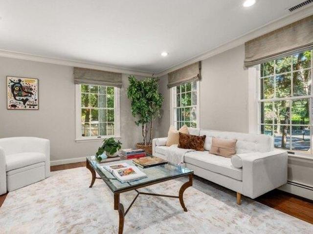 house with 4 bedroom, Newton MA ES105590285