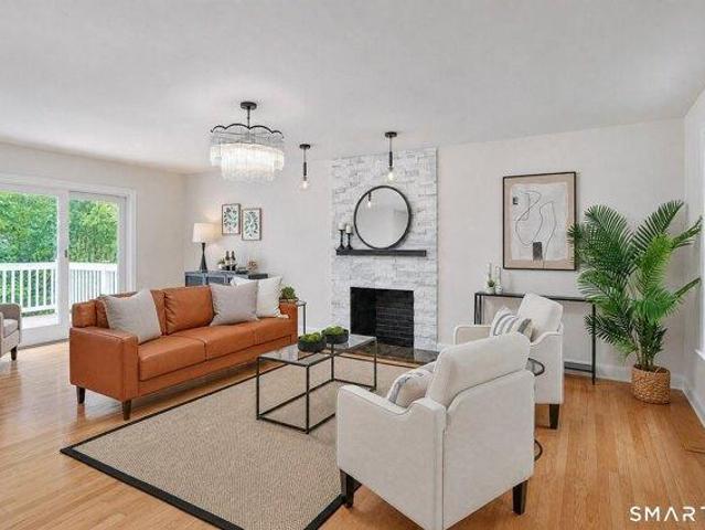 house with 4 bedroom, Newtown CT ES105587266
