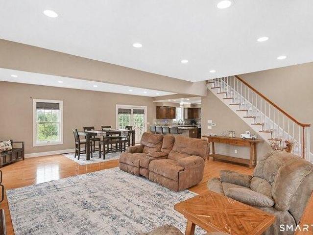house with 4 bedroom, Newtown CT ES105588908