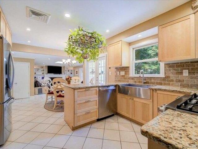 house with 4 bedroom, New City NY ES105318420