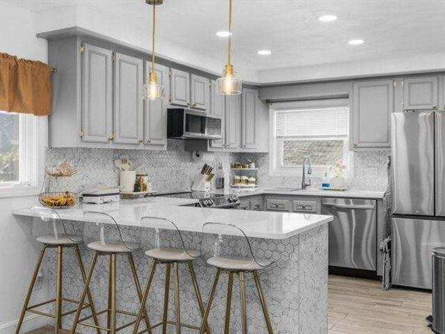 house with 4 bedroom, New Bedford MA ES104811812