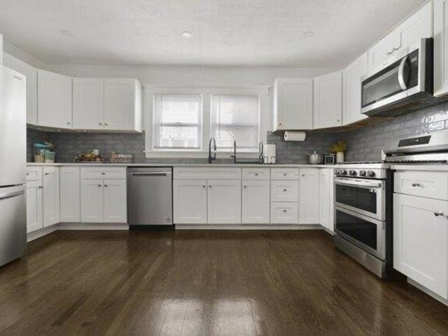 house with 4 bedroom, New Bedford MA ES105695476