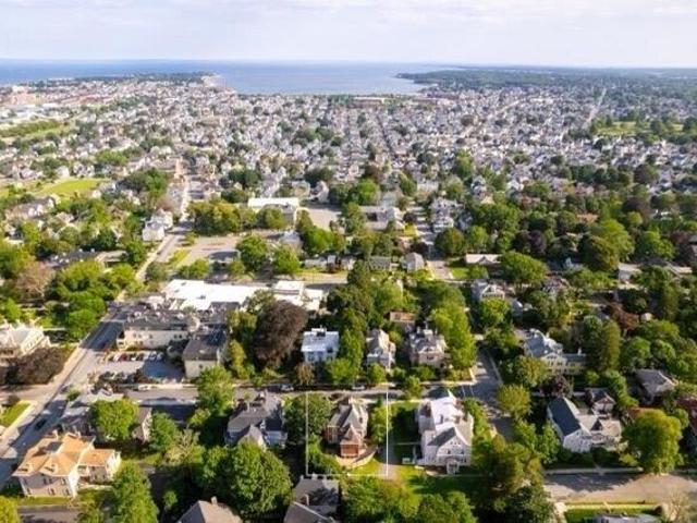 house with 4 bedroom, New Bedford MA ES105696153