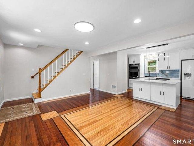 house with 4 bedroom, New Britain CT ES104510360