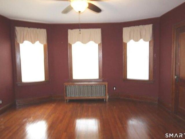 house with 4 bedroom, New Britain CT ES105474466