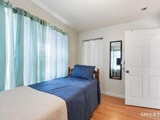 house with 4 bedroom, New Britain CT ES105477939