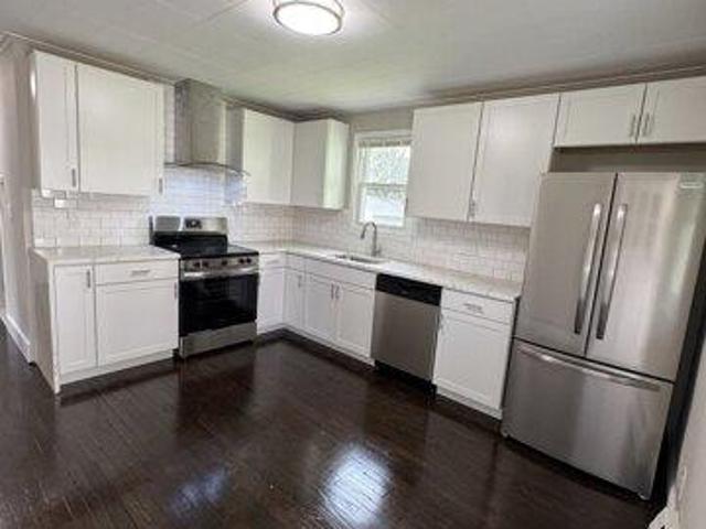 house with 4 bedroom, New Britain CT ES105427188