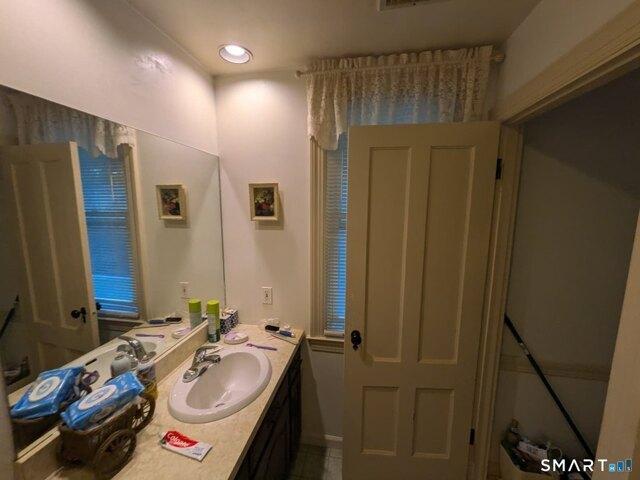 house with 4 bedroom, New Britain CT ES105632989