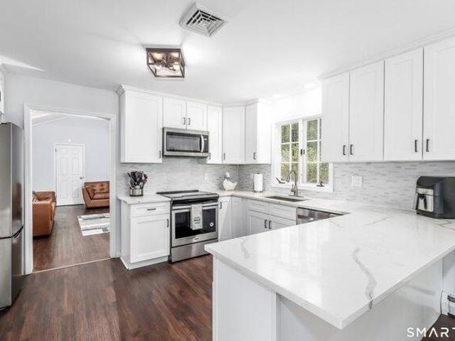 house with 4 bedroom, New Fairfield CT ES104649903