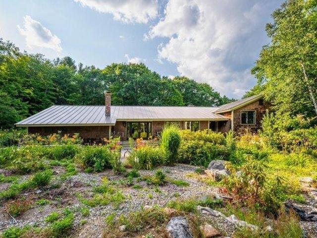 house with 4 bedroom, New London NH ES105383148