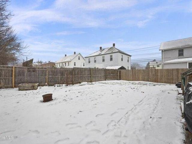 house with 4 bedroom, North Adams MA ES105314641