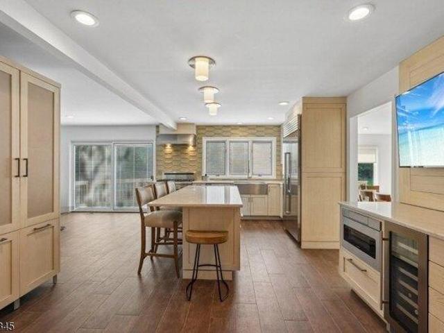 house with 4 bedroom, North Caldwell NJ ES105292279