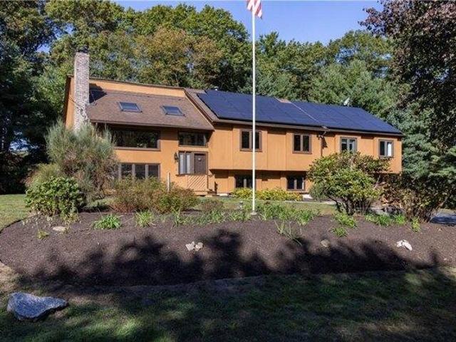 house with 4 bedroom, North Kingstown RI ES105648400
