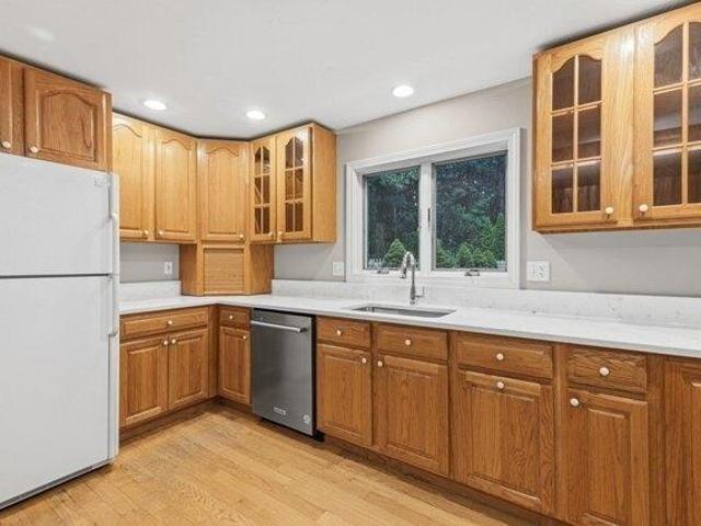house with 4 bedroom, Northborough MA ES105290870