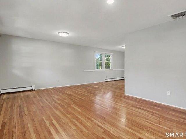 house with 4 bedroom, Norwalk CT ES105438656