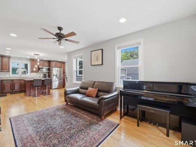house with 4 bedroom, Norwalk CT ES105495971