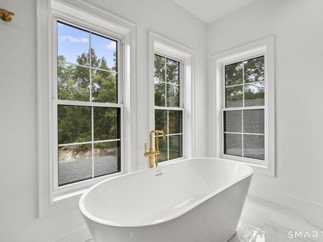 house with 4 bedroom, Norwalk CT ES105579428