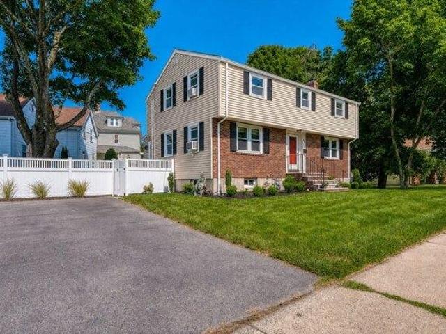 house with 4 bedroom, Norwood MA ES105400655