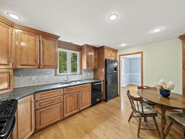 house with 4 bedroom, Norwood MA ES105402494