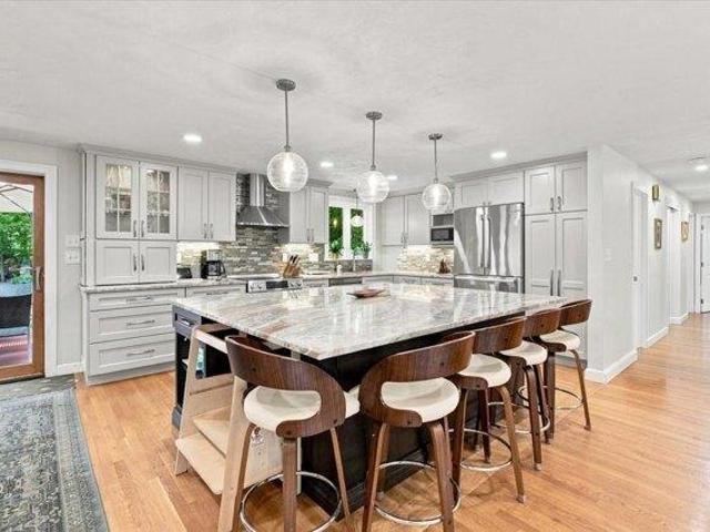 house with 4 bedroom, Norwood MA ES105497965