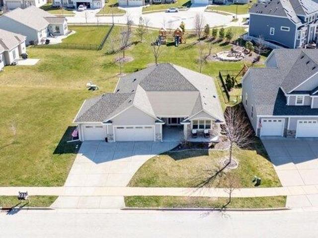 house with 4 bedroom, Oconomowoc WI DS103501464
