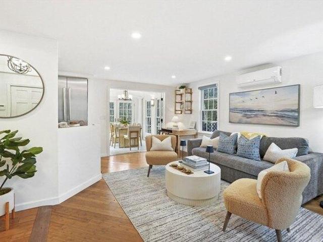 house with 4 bedroom, Oak Bluffs MA ES104905235