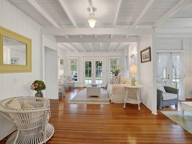house with 4 bedroom, Oak Bluffs MA ES104946988