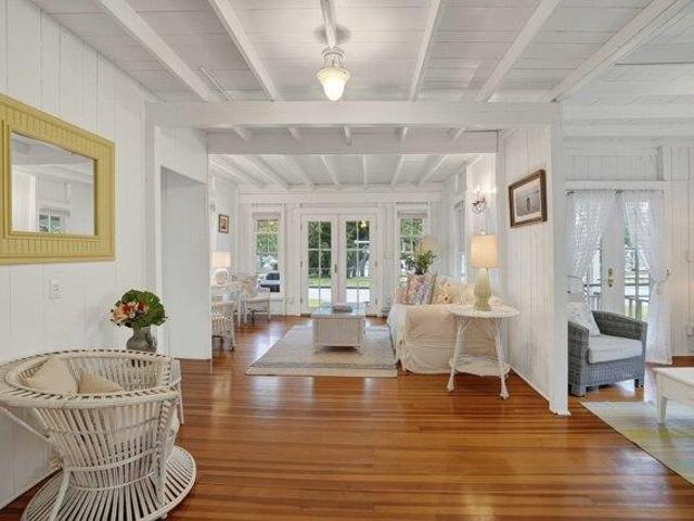 house with 4 bedroom, Oak Bluffs MA ES105493797