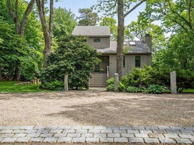 house with 4 bedroom, Oak Bluffs MA ES105586330