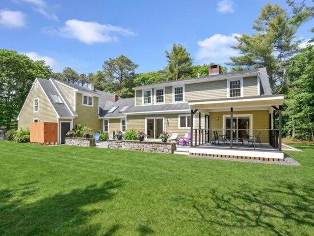 house with 4 bedroom, Oak Bluffs MA ES105613668