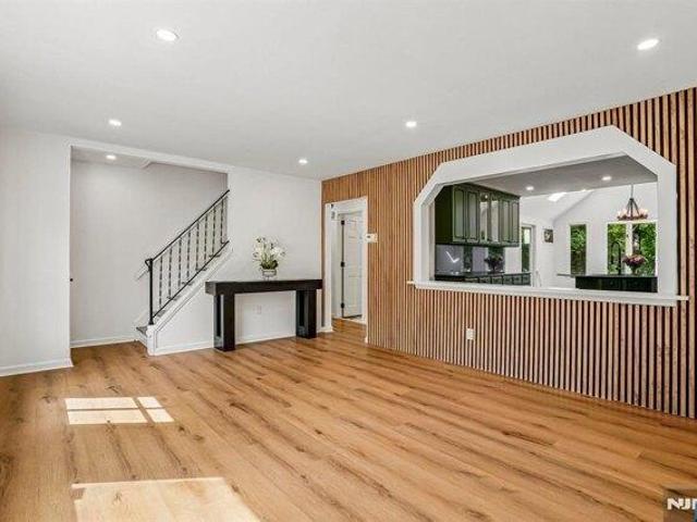 house with 4 bedroom, Oakland NJ ES105319139