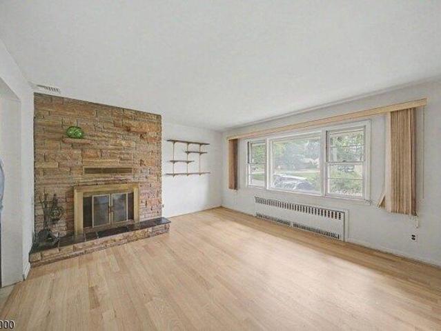 house with 4 bedroom, Oakland NJ ES105648340
