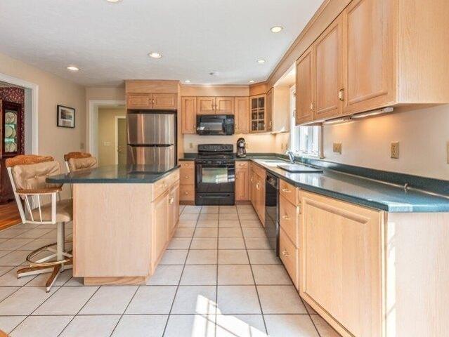 house with 4 bedroom, Oxford MA ES105277331