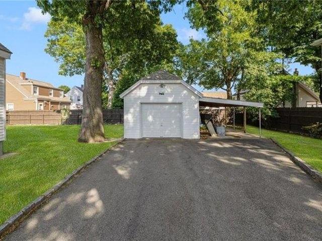 house with 4 bedroom, Pawtucket RI ES104604946