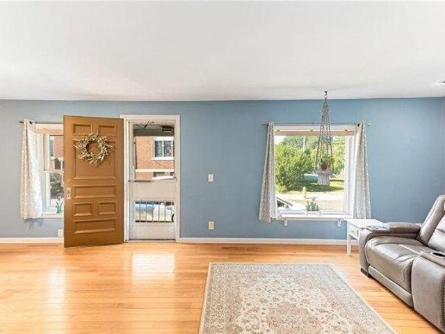 house with 4 bedroom, Pawtucket RI ES105511664