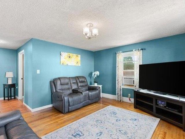 house with 4 bedroom, Peabody MA ES105493652