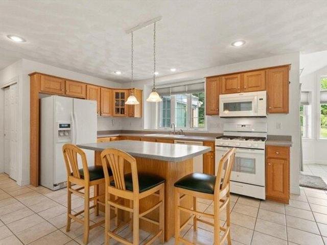 house with 4 bedroom, Pepperell MA ES105279262