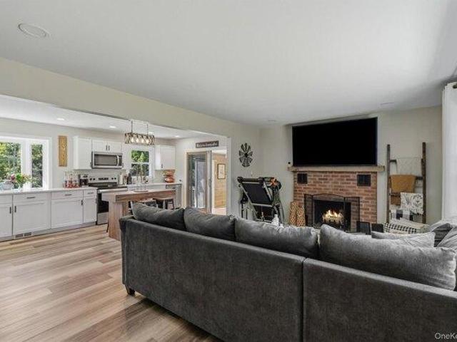 house with 4 bedroom, Pine Bush NY ES105292774