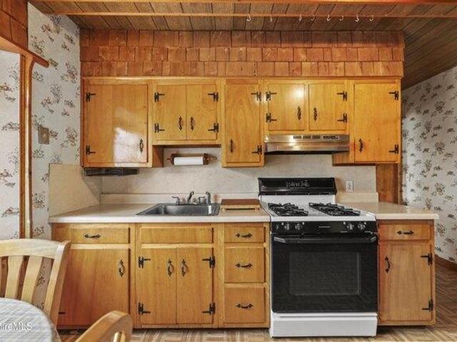 house with 4 bedroom, Pittsfield MA ES105242190
