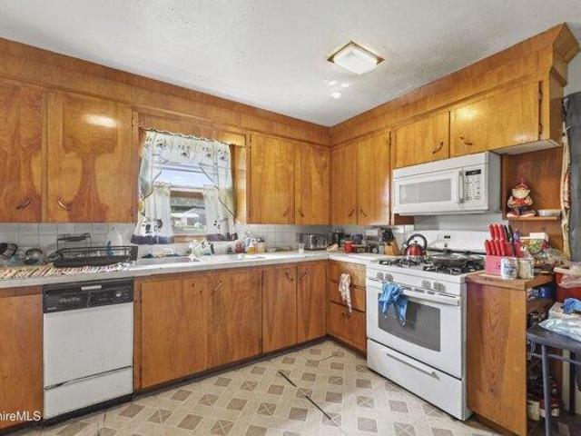house with 4 bedroom, Pittsfield MA ES105258293