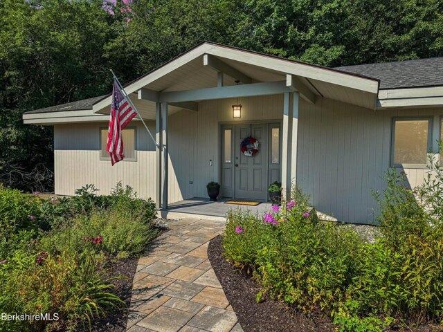 house with 4 bedroom, Pittsfield MA ES105351942